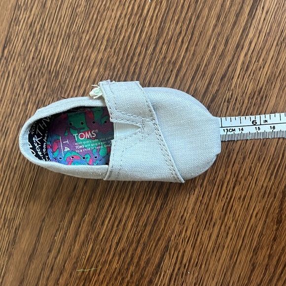 TOMS GREY EARTHWISE CLASSICS TODDLER SIZE 4 - Picture 6 of 6